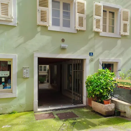 Delle Mura Apartment *