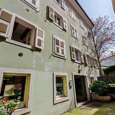 Delle Mura Apartment *